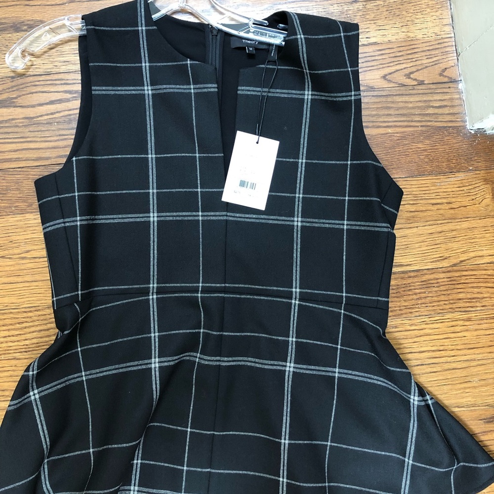 Theory short sleeve peplum top